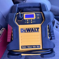 Dewalt Jump Starter/ Air Compressor 
