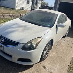 Nissan Altima Coupe 2.5 