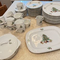 Holiday Hostess Christmas Dishes