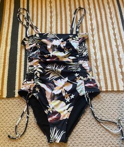 Women’s Roxy Size small Bathing Suit One Piece NWOT