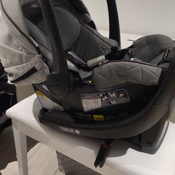 Graco Baby Car Seat with 2 bases