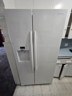 Samsung Refrigerator - w/2 brand new Samsung filters