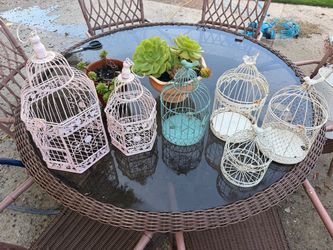 Shabby-chic/vintage-style decorative bird cages,