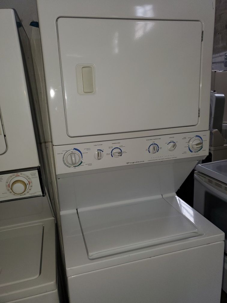 Washer and dryer Combo 27inches perfect condition