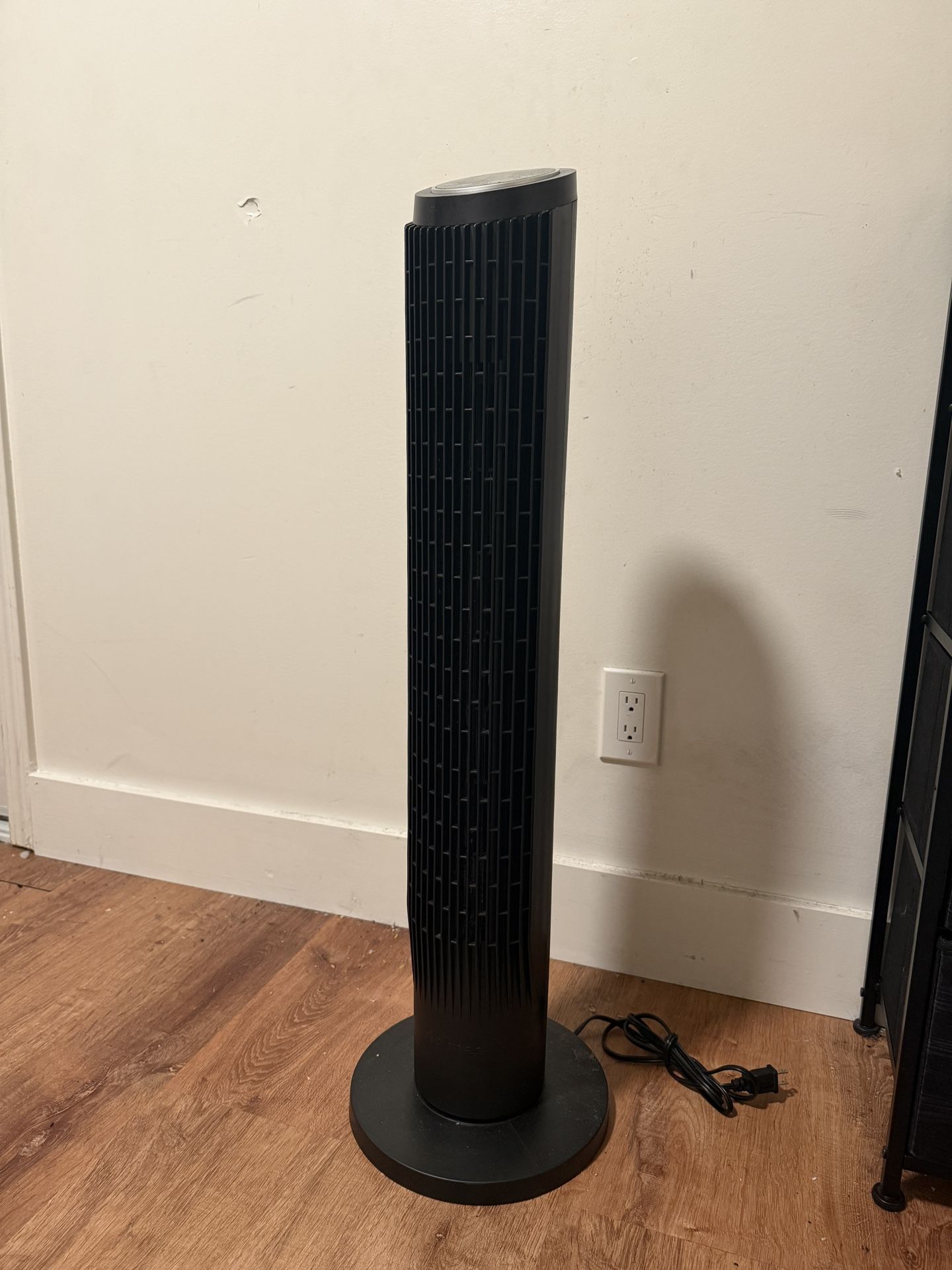 Standing Fan 6 speeds (Perfect condition)
