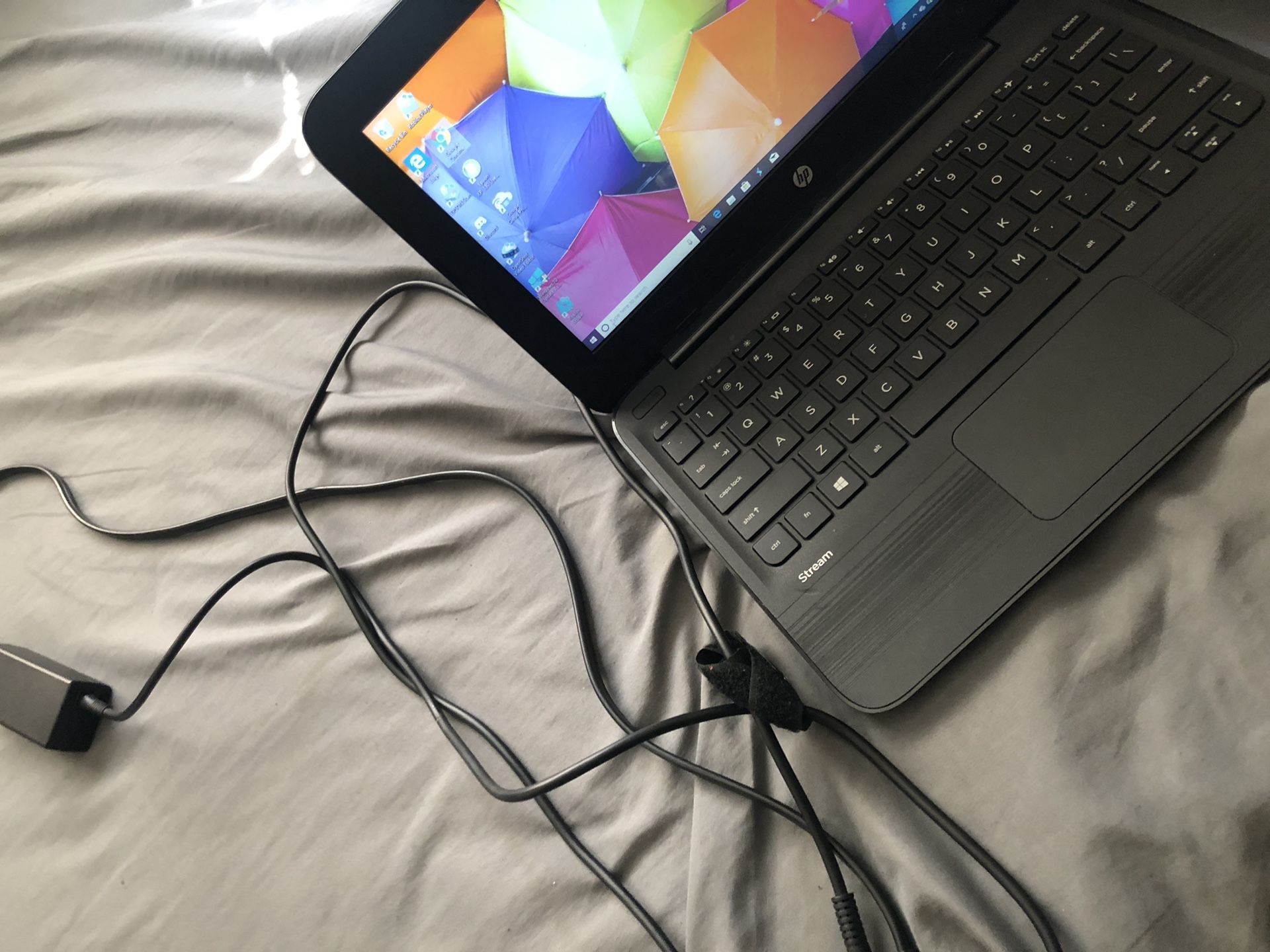 HP 11.6" Windows Stream Laptop (11-ak1035nr)