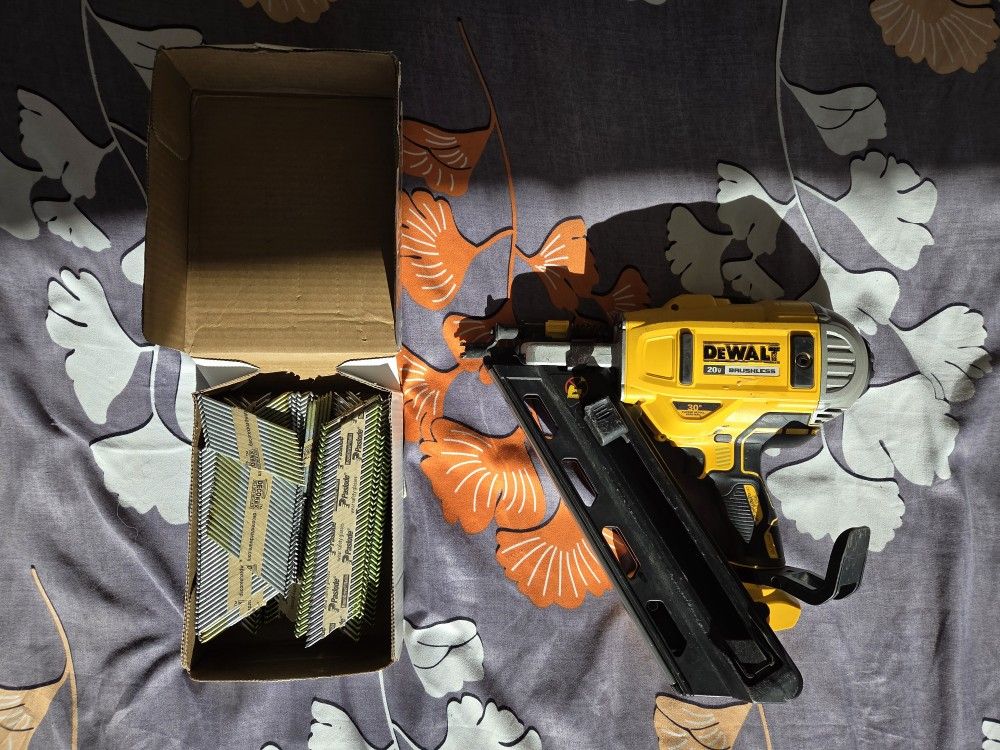 DEWALT DCN692 20-Volt MAX XR Brushless 2-Speed 30° Framing Nailer