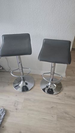 2 Barstool gray rooms to go