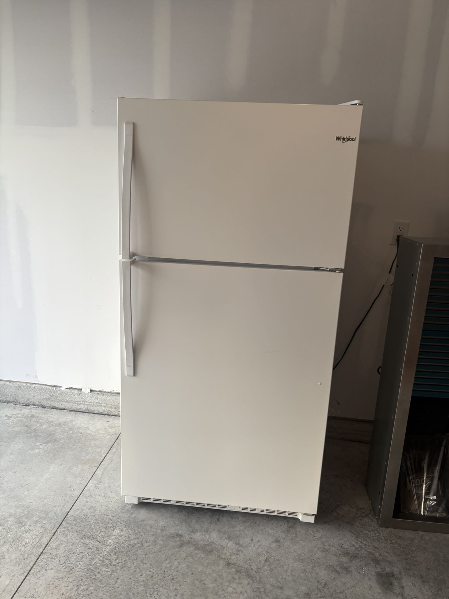 Whirlpool Top And Bottom Fridge