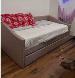 Daybed with trundle
