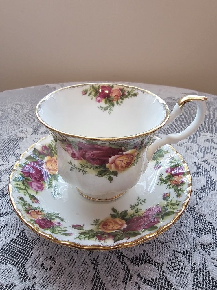 $25.00 - Royal Albert China Old Country Roses Teacup And Saucer Set 1962 From England - Mint Condition!