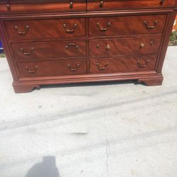 Very Good Condition Hardwood Dresser 