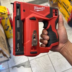 Milwaukee M12 Stapler 