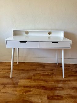 Computer desk