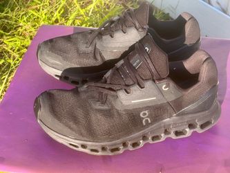 Size 9.5 men on cloud