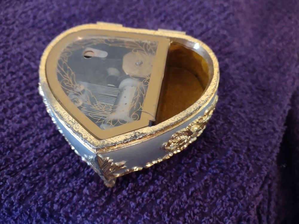 Gold And Silver Coated Vintage Heart-shaped Musical Box
