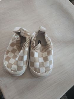Toddler sneakers shoe size 5