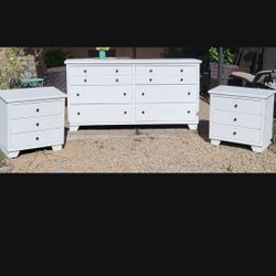 Beautiful Dresser And Nightstands 