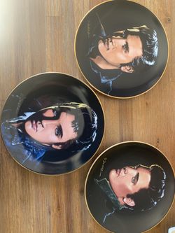 Elivs Collectible Plates  By David Zwierz
