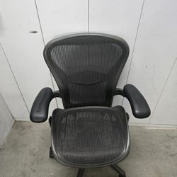 Herman Miller Type. B $ 380 
