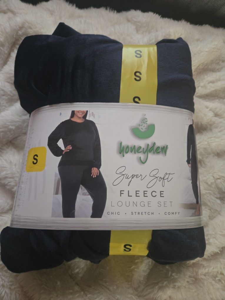 SIZE SMALL , BRAND NEW , GREAT PRICE .