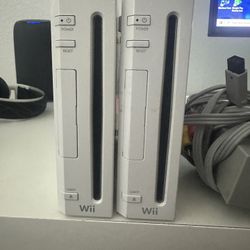 Nintendo Wii Bundle, 2 Consoles, 10 Games, 5 Remotes, 3 Nunchucks