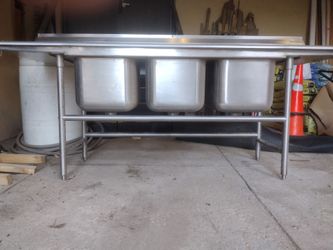 Advance Tabco commercial sink 3 compartment