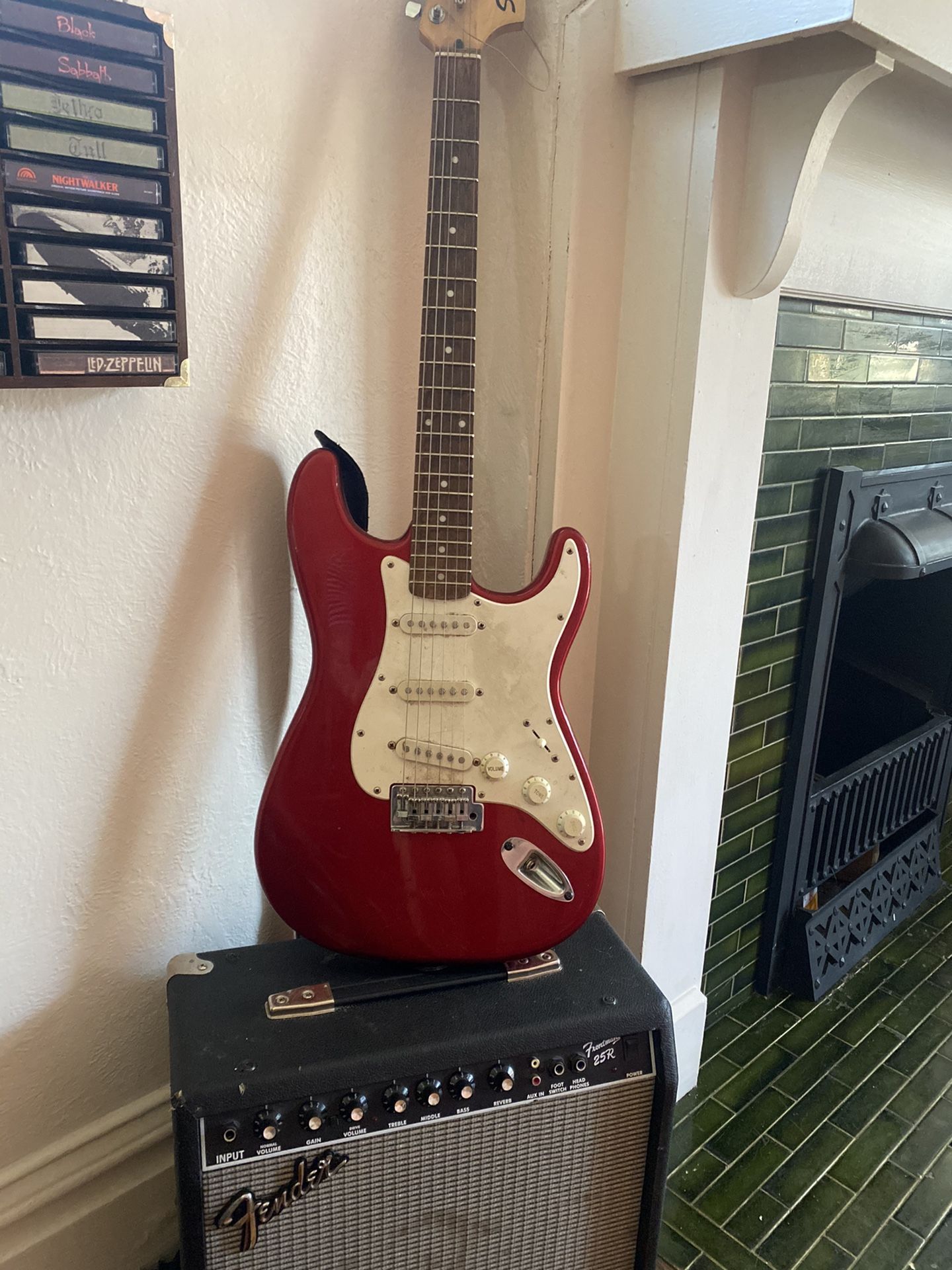 Squire Guitar And Fender Frontman Amp 25t
