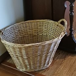 Wicker Basket / Laundry