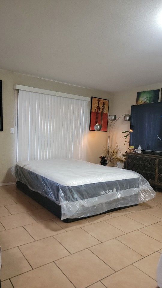 VERY NICE LIKE NEW QUEEN SIZE NECTAR MATTRESS AND BOXSPRING FOR SALE! IN GREAT CONDITION, FREE DELIVERY 