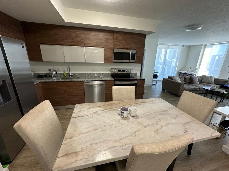Large Mable Kitchen Dining Table Good Condition + 4 Chairs