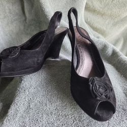 NEW 💃 Leather Peep-toe Wedges Black