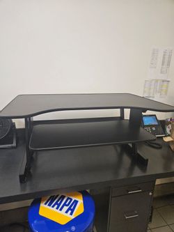 Adjustable desk converter