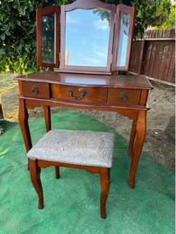 ✨ Elegant Wooden Vanity Set with Tri-Fold Mirror & Cushioned Stool