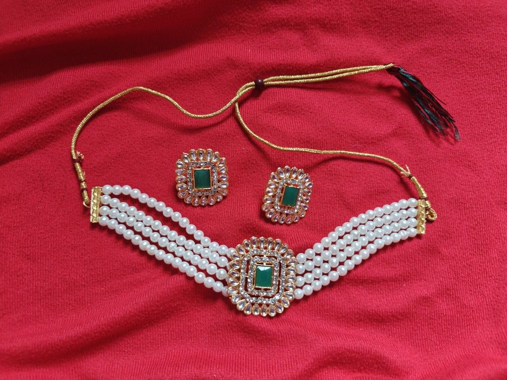 Emerald Pearl Choker