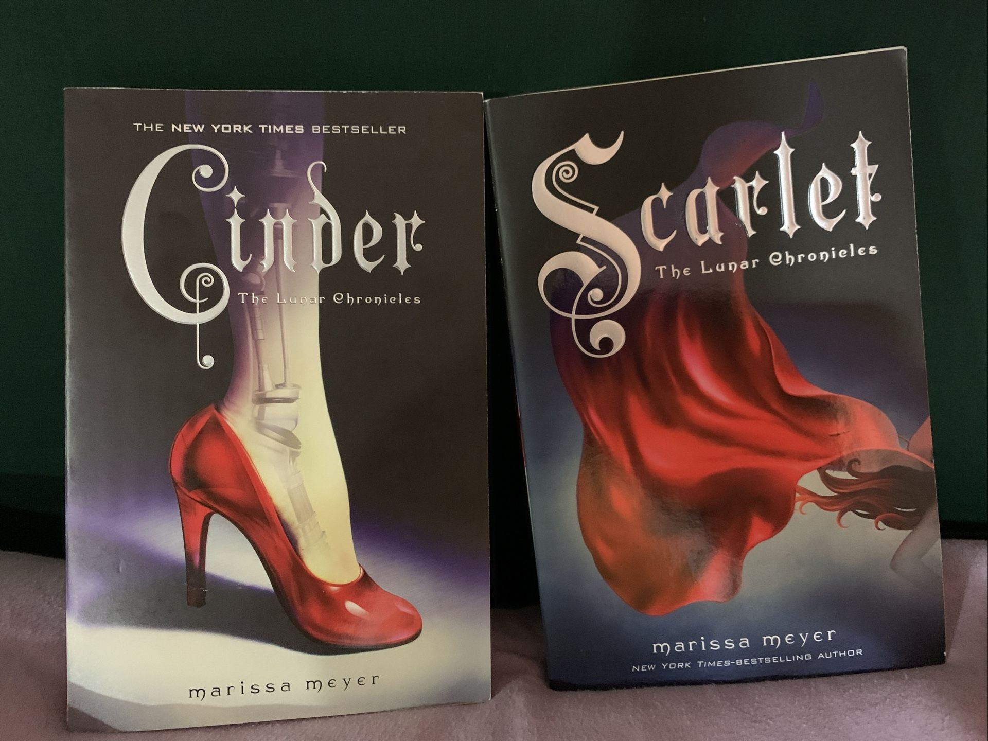 The Lunar Chronicles 2 Book Set