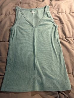 Old Navy Women’s Tank Top - Slim Fit V-Neck Size Medium