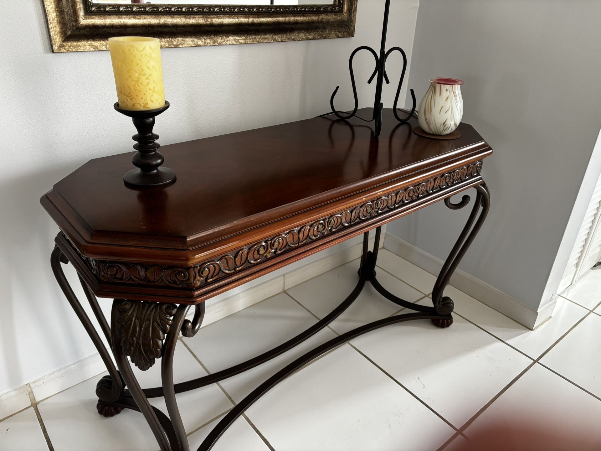 Set Of 2 Tables And A Large Mirror. Beautiful Decor