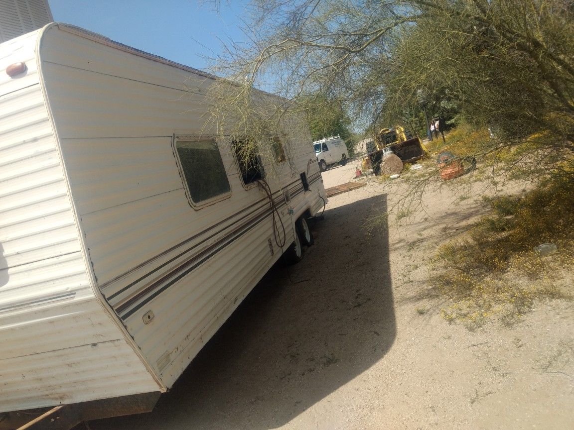 1998 sprinter Keystone travel trailer Tag az 312967 for Sale in Cave