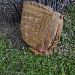 Rawlings nfielders/Pitchers Glove ( See Pics).Located In Glendora. See my page for other "CHEAP" EQP