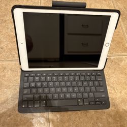 Ipad (7th Gen, 32gb) + Apple Pencil + Logitech Keyboard