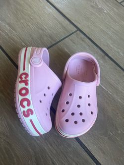 Pink crocs 9c