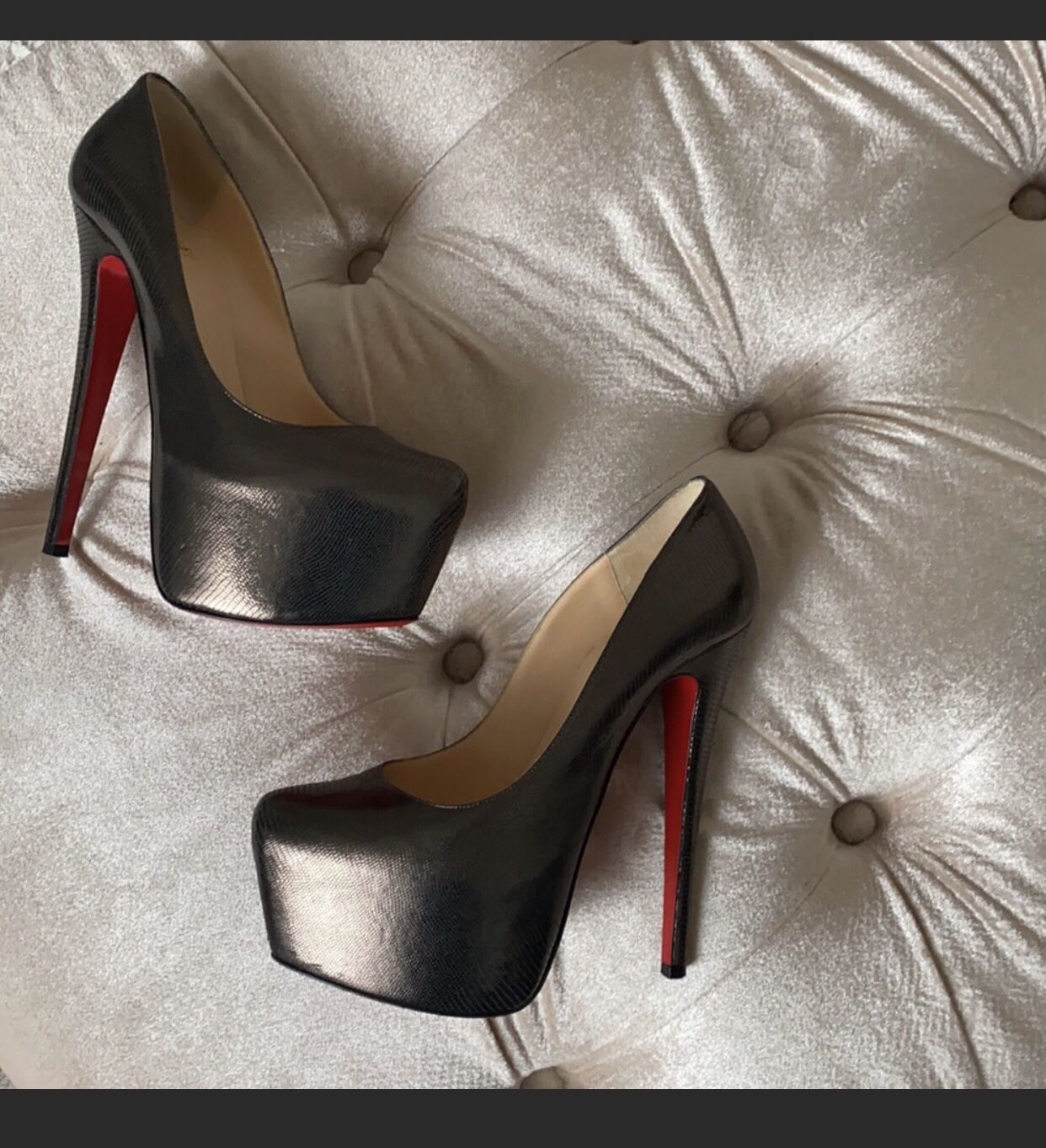 Christian Louboutin Glaze Chocolate Size 7 Or 37