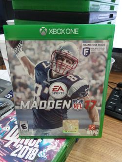 EA Sports Madden NFL 17 Microsoft XBOX One Video Game