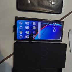 Motorola Razr 2025 Unlocked Blue Color Like New 