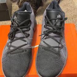 Kyrie Flytrap Gunsmokes Basketball Shoes