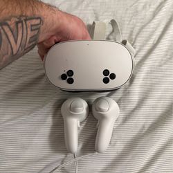 Meta Quest 2 VR Headset + Controllers (Works Great)