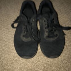 Nike Youth Size 3 Tennis Shoes