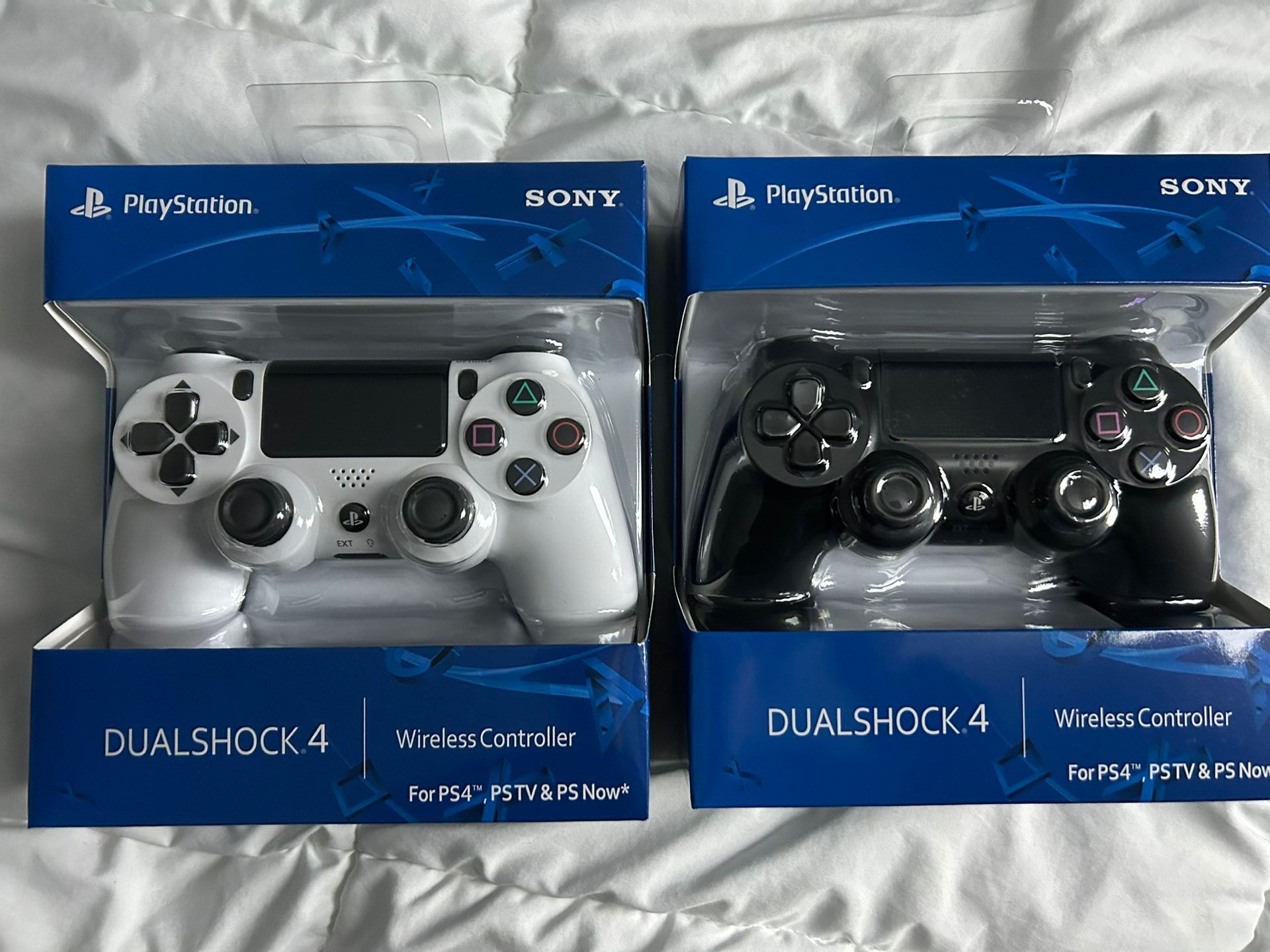 PlayStation 4 Controllers White/Black