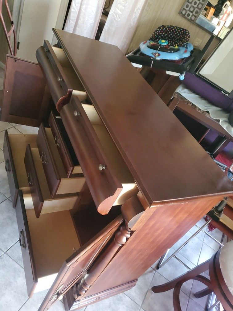 Cómoda De 8 Cajones Medidas De Frente 54× 18 × 44 de altura $ 85